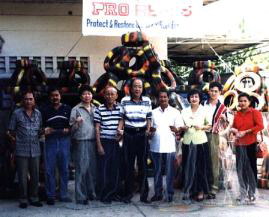 PTFEA Members pose with BFAR Chief Inspector Philip Sta.Maria during net donation ceremony